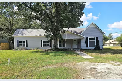 402 E State Street, Groesbeck, TX 76642 - Photo 1