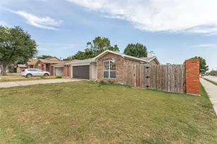 200 Cutting Horse Ln, Keller, TX 76248 - Photo 2