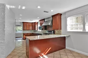 2706 Oak Cliff Ln, Arlington, TX 76012 - Photo 14