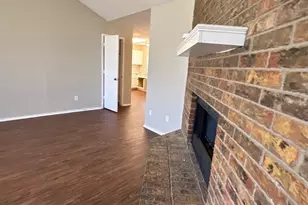 441 Signal Hill Ct N, Fort Worth, TX 76112 - Photo 2