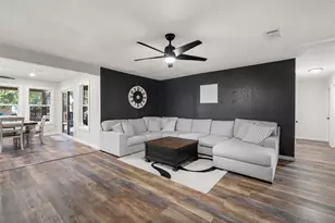 104 Russell Ln, Hewitt, TX 76643 - Photo 2