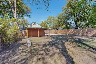4214 Falls Dr, Dallas, TX 75211 - Photo 34