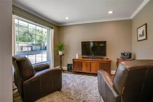 6221 Town Hill Ln, Dallas, TX 75214 - Photo 10