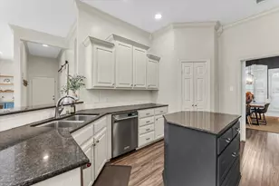 325 Elm Grove Cir, McGregor, TX 76657 - Photo 10