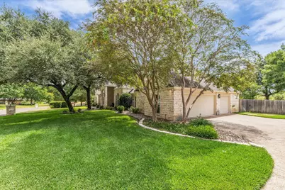 325 Elm Grove Circle, McGregor, TX 76657 - Photo 2