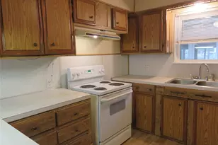 725 W Bullock St, Denison, TX 75020 - Photo 12