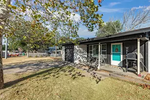 1306 Hulme St, Bowie, TX 76230 - Photo 4