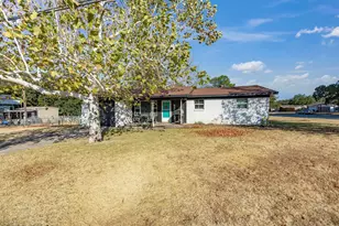 1306 Hulme St, Bowie, TX 76230 - Photo 2