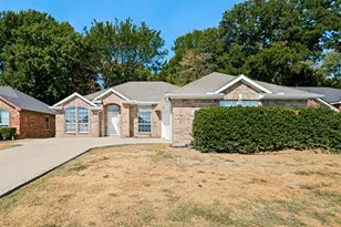 517 Saddlebrook Dr, Lancaster, TX 75146 - Photo 1