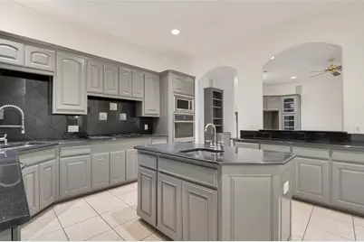 8925 Hunters Glen Trail, Fort Worth, TX 76120 - Photo 6