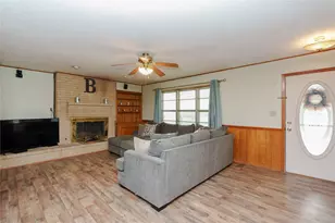 223 Hillcrest St, Sanger, TX 76266 - Photo 8