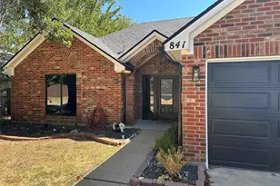 841 Collins Blvd, Cedar Hill, TX 75104 - Photo 2