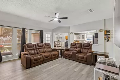 6215 Sandybrook Drive, Arlington, TX 76001 - Photo 4