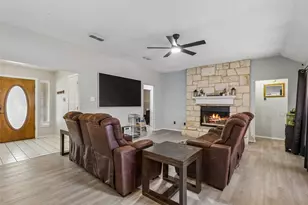 6215 Sandybrook Dr, Arlington, TX 76001 - Photo 2