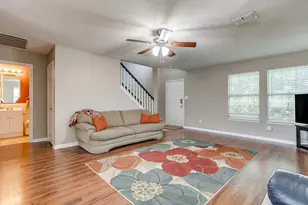 332 Sunset Oaks Dr, Fort Worth, TX 76112 - Photo 8
