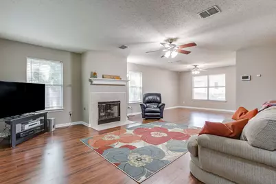 332 Sunset Oaks Drive, Fort Worth, TX 76112 - Photo 6