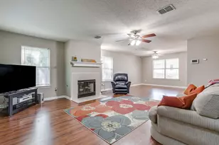 332 Sunset Oaks Dr, Fort Worth, TX 76112 - Photo 6