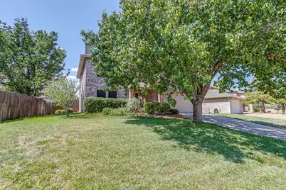 332 Sunset Oaks Drive, Fort Worth, TX 76112 - Photo 2