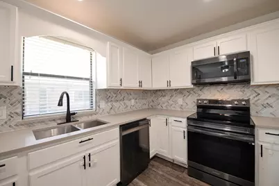 1010 Magnolia Drive, Carrollton, TX 75007 - Photo 8
