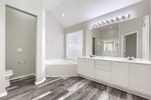 605 Oakbrook Dr, Burleson, TX 76028 - Photo 24