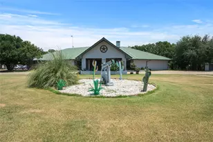 1629 Blair Dr, Cleburne, TX 76031 - Photo 1