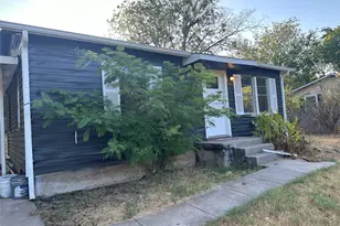 137 Lynn Dr, Azle, TX 76020 - Photo 6