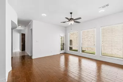 722 Arbol, Irving, TX 75039 - Photo 8