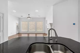 722 Arbol, Irving, TX 75039 - Photo 10