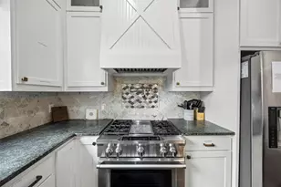 2011 N Prairie Ave, Dallas, TX 75204 - Photo 12