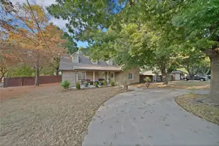 600 E Jacob St, Pilot Point, TX 76258 - Photo 2