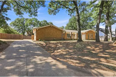 7544 Monterrey Drive, Fort Worth, TX 76112 - Photo 4