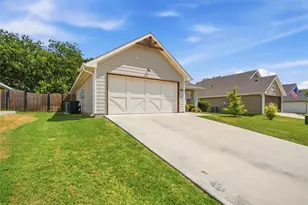211 Clover Cir, Weatherford, TX 76086 - Photo 6