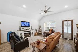 211 Clover Cir, Weatherford, TX 76086 - Photo 8