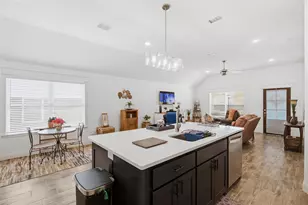 211 Clover Cir, Weatherford, TX 76086 - Photo 12