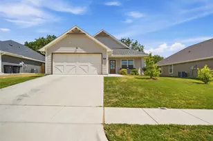 211 Clover Cir, Weatherford, TX 76086 - Photo 4
