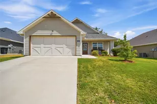 211 Clover Cir, Weatherford, TX 76086 - Photo 2