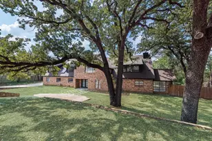2114 Coral Dr, Arlington, TX 76010 - Photo 2