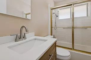 2218 Royal Oaks Dr, Irving, TX 75060 - Photo 10