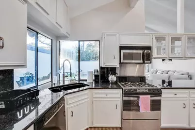 612 W Northgate Drive, Irving, TX 75062 - Photo 10