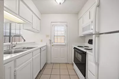 929 W Hickory Street #A14, Denton, TX 76201 - Photo 10