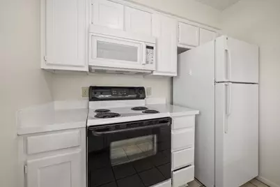 929 W Hickory Street #A14, Denton, TX 76201 - Photo 12