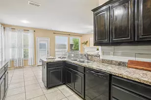 11100 Dunlavin Ct, Fort Worth, TX 76052 - Photo 10