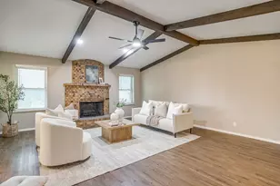 105 Lakeway Dr, Benbrook, TX 76126 - Photo 6