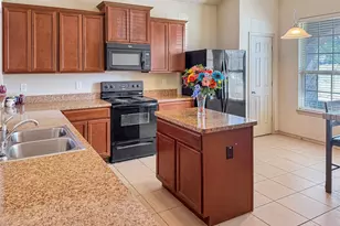 1805 Overlook Dr, Lancaster, TX 75146 - Photo 2