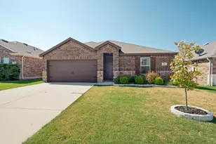 816 Alton Dr, Aubrey, TX 76227 - Photo 2