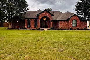 709 Hollingsworth Ln, Red Oak, TX 75154 - Photo 2