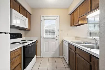 929 W Hickory Street #A15, Denton, TX 76201 - Photo 10