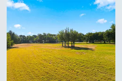 305 N Avenue Q, Clifton, TX 76634 - Photo 1