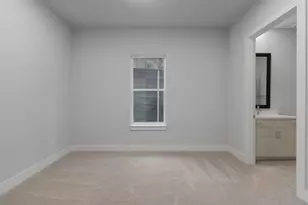 381 E Greenbriar Ln, Dallas, TX 75203 - Photo 4