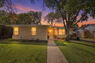 2908 Ryan Pl Dr, Fort Worth, TX 76110 - Photo 2